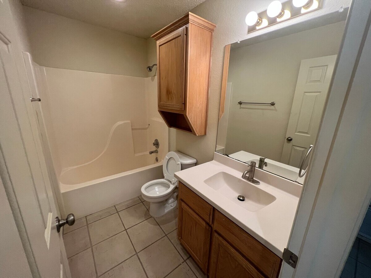 Duplex *LEASING SPECIAL AVAILABLE* House House Rental in Woodway, TX