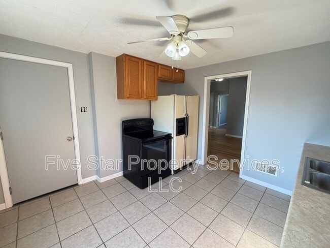 Photo - 100 1/2 N State St