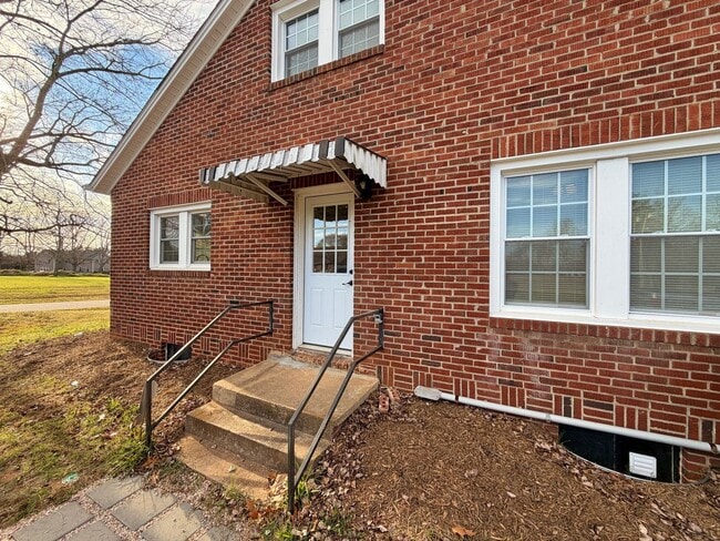 Photo - Statesville - HWY 90 - 3 BD/ 2 BA