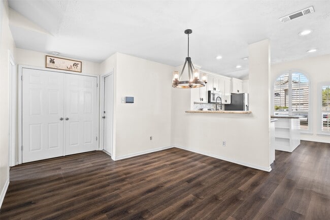 Photo - 4826 Stonebridge St