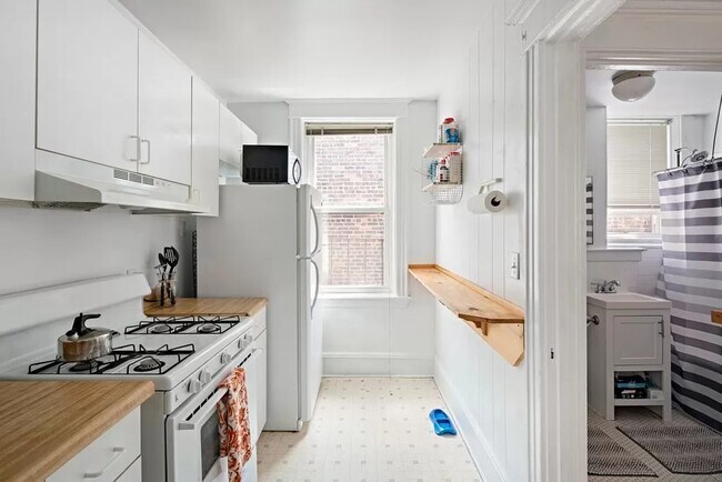 Building Photo - 47 Park Vale Ave Rental