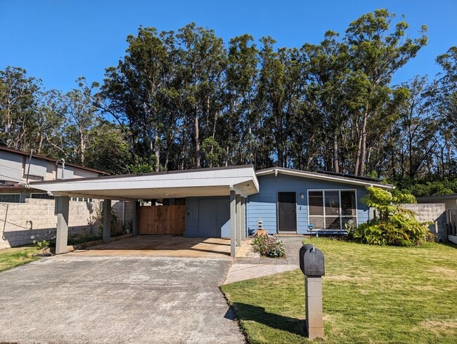 Building Photo - Country living in the City - Huge bonus room, entertainment deck, covered lanai and lots of storage.
