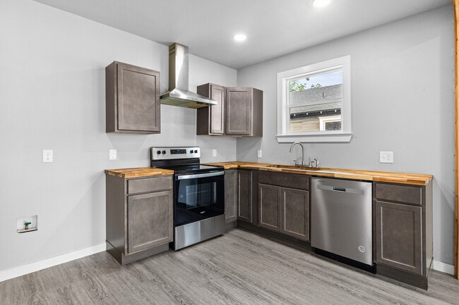 Photo - 1810 Windsor Ave