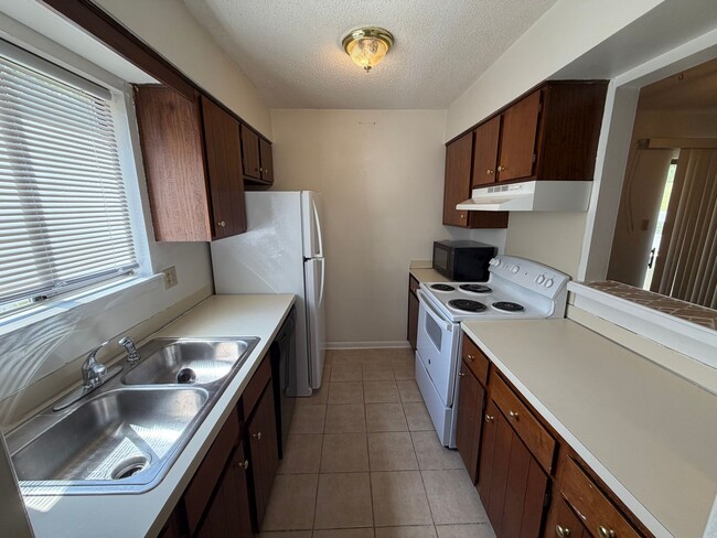 Building Photo - 101 Pine Forest Dr