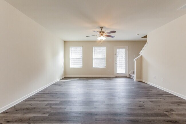 Photo - 212 Alton Cir Casa