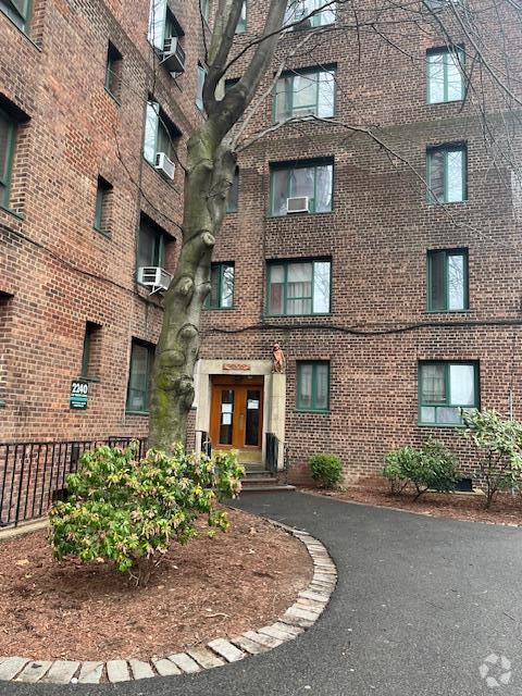 Building Photo - 2240 E Tremont Ave Unit 1H Rental