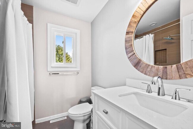 Photo - 6 Hounds Hollow Ct