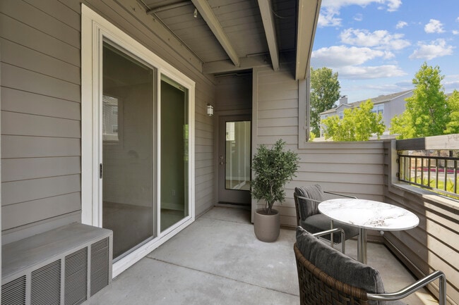 Balcón - Avalon Fremont