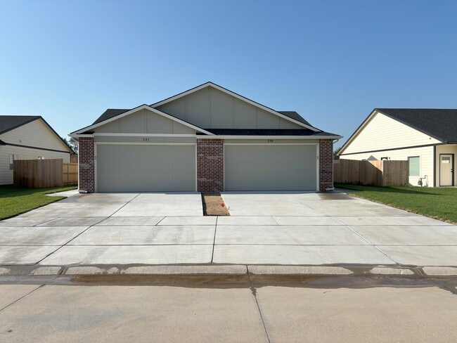Building Photo - 607 Briarbrook Ln Rental