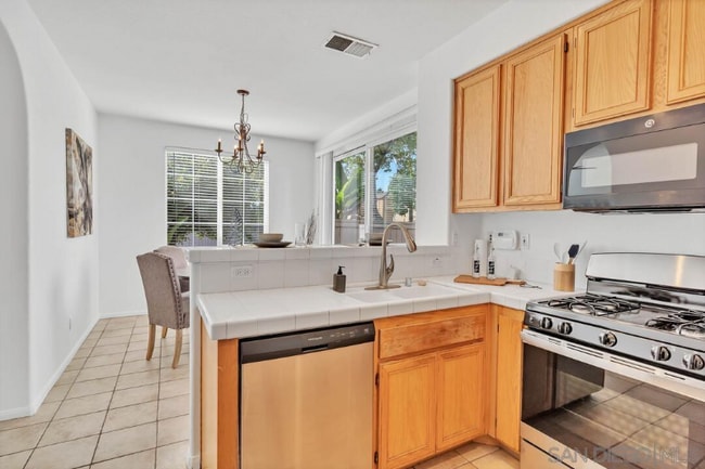 Photo - 916 Teatro Cir