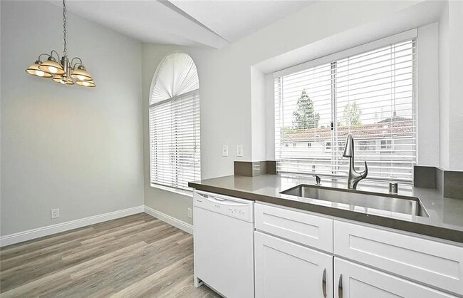 Building Photo - 6 Sandpiper Ln