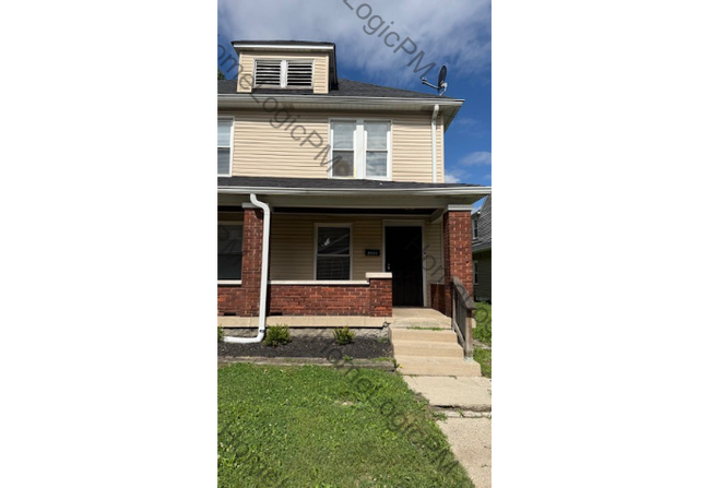 Building Photo - CENTER TOWNSHIP 3 BEDROOM DUPLEX AVAILABLE NOW!  ACCEPTS SECTION 8