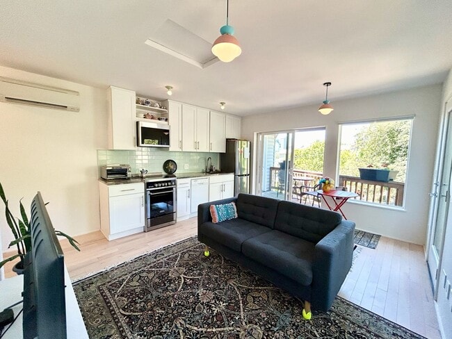 Photo - PRAGER DUPLEX Unit B (ADU)