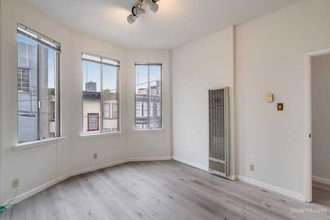 Building Photo - 33a Isis St Unit A