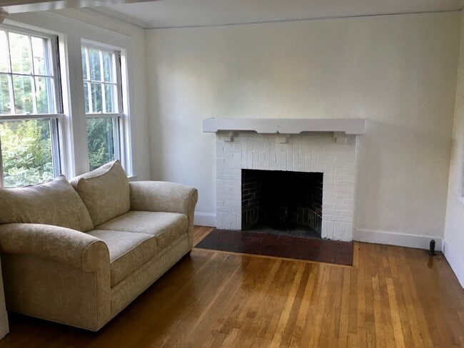 209-211 Langley Rd Unit 209