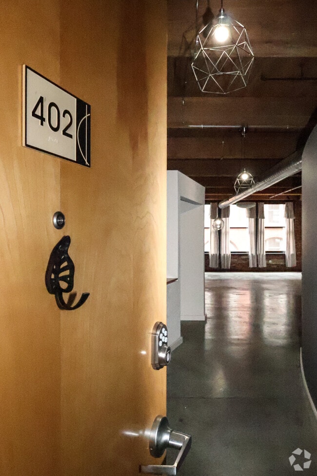 Building Photo - 1015 Washington Ave Unit #401 Rental
