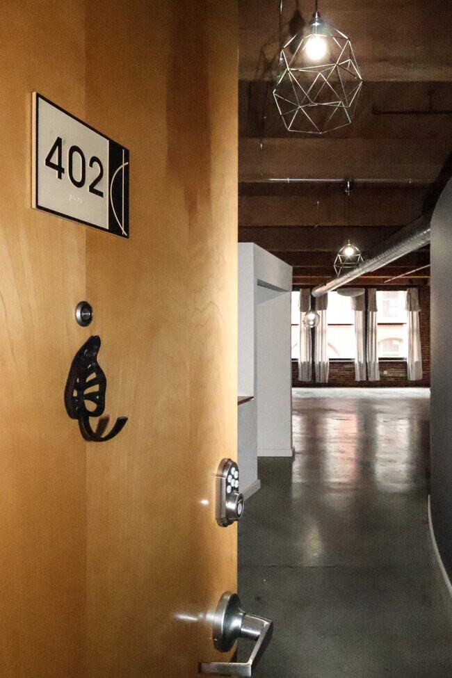Welcom e to Dorsa Lofts #402 - 1015 Washington Ave Unidad #401 Rental