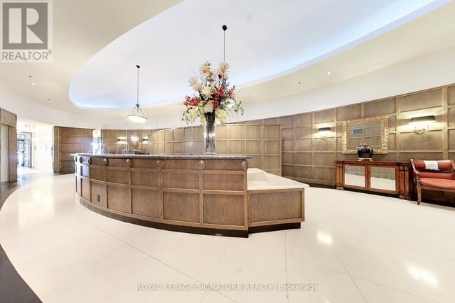 Photo - 102 Bloor St W Unit 810