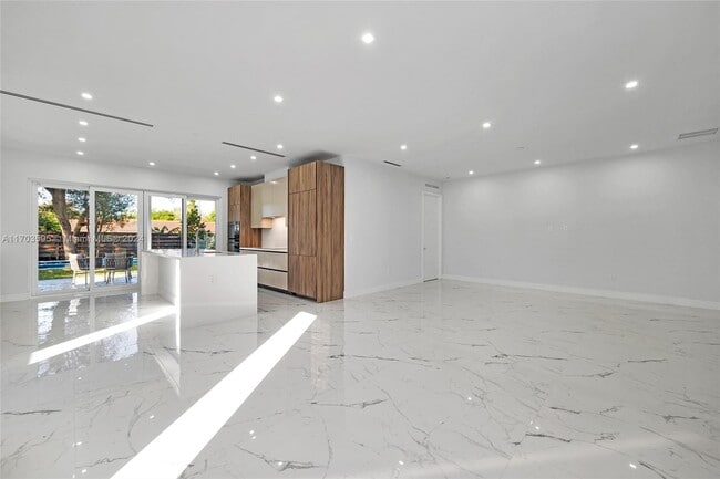 Photo - 621 SW 15th St