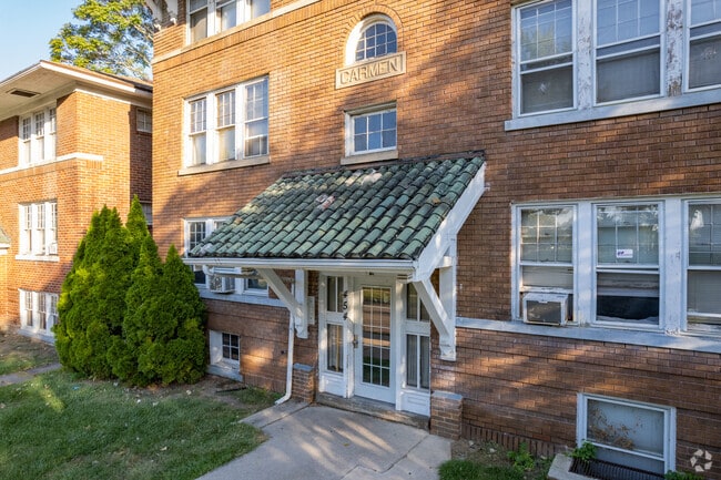 Machen St Apartments