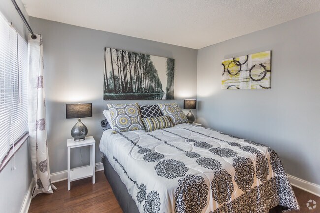 1 BR, 1 BA - 550 SF