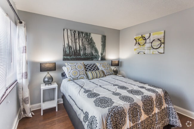 1 BR, 1 BA - 550 SF - Helix at the District