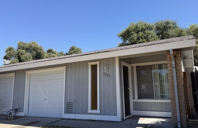 Building Photo - 7231-7233 Adobe Casa Court Unit 7233