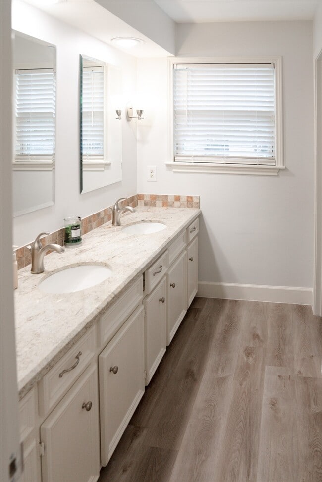 Building Photo - 16611 Brenton Oaks Dr Rental