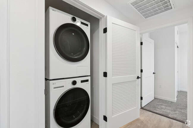 3BR, 2BA - 1,346SF - Laundry