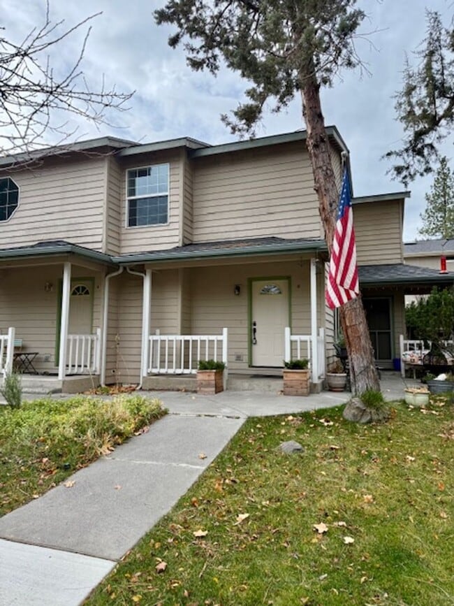 Building Photo - 1290 NW Knoxville Blvd Unit B