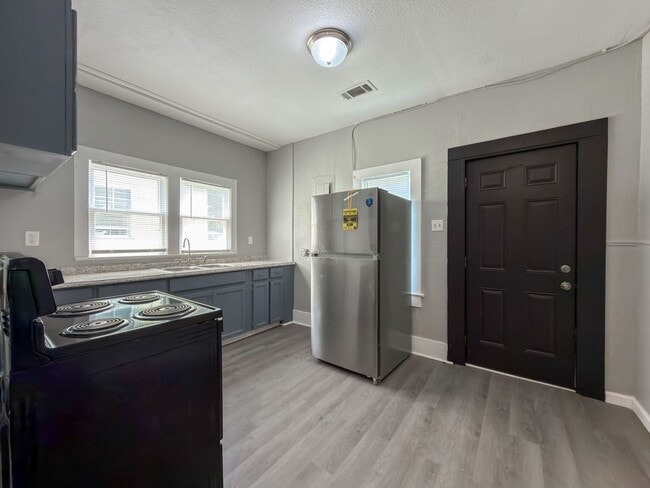 Photo - 908 S 19th St Unit B
