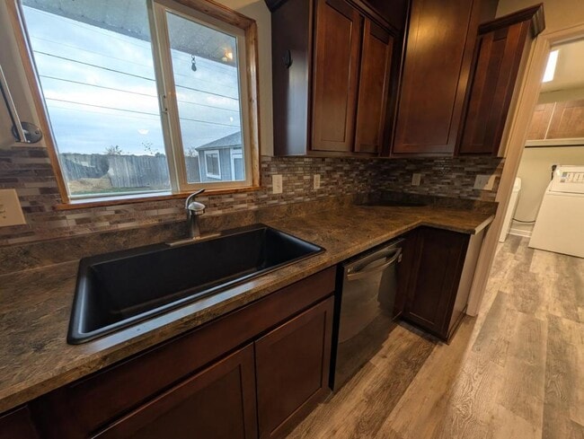 Photo - 1167 Westview Dr