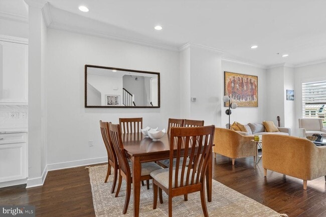 Photo - 619 E Custis Ave