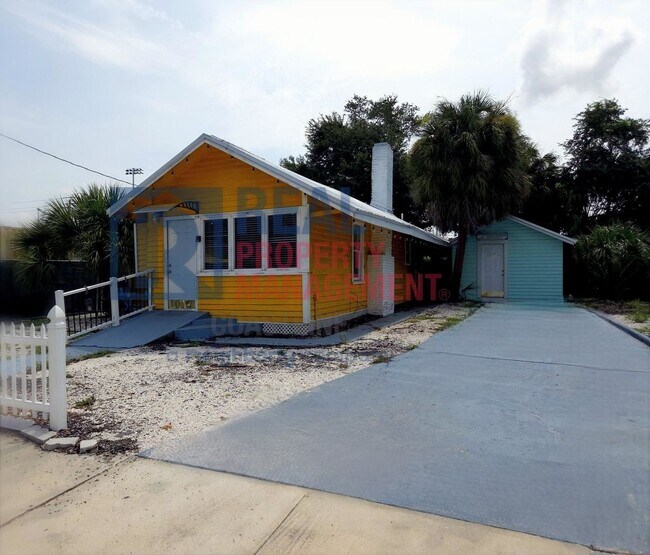 Photo - 1415 10th St W
