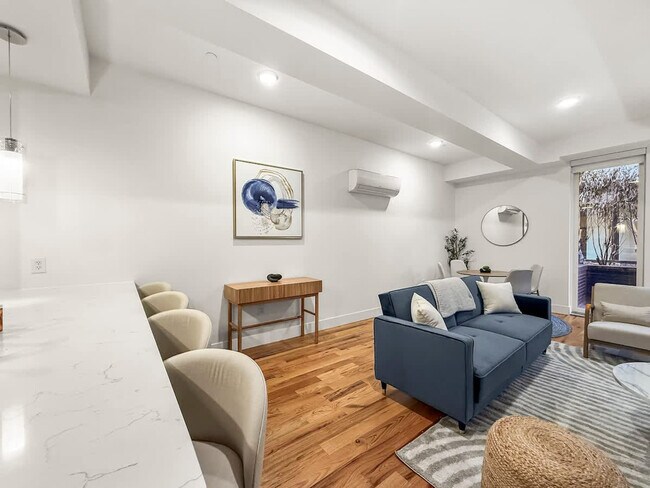 Photo - 236 W Thompson St Unit ID1055773P