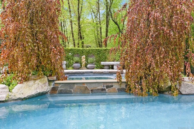 Photo - 376 Westover Rd