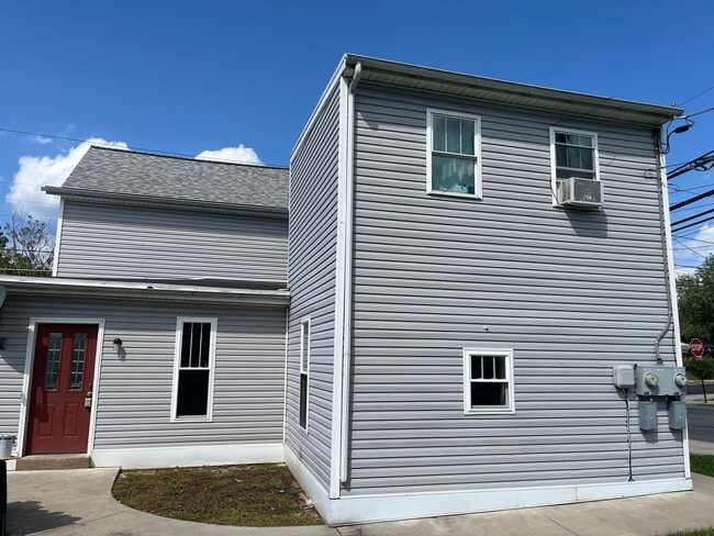Photo - 396-398 E Washington St Unit 396