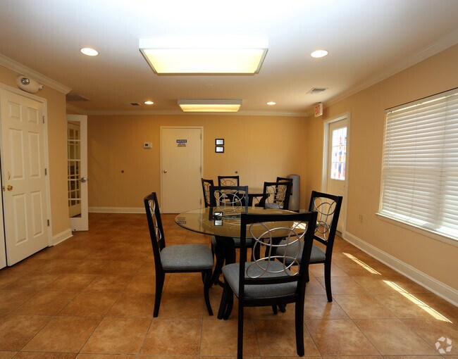 Woodland Creek Apartments For Rent in Fort Washington, MD