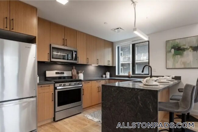 Building Photo - 83 Gardner St