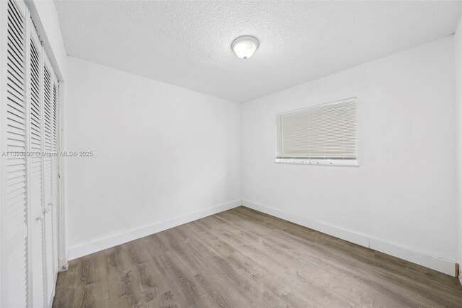 Photo - 4335 NW S Tamiami Canal Dr Unidad 111