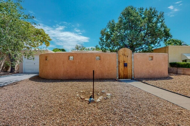 1716 Bryn Mawr Dr NE