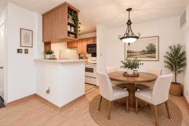 Photo - 2121 Hepburn St Unit 205