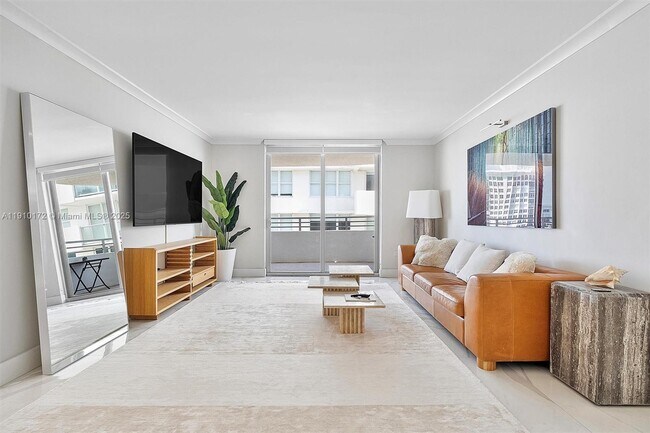 Photo - 5555 Collins Ave Unidad 16B