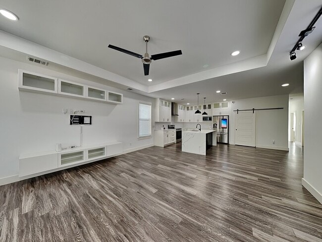 Photo - 1920 Carver Ave