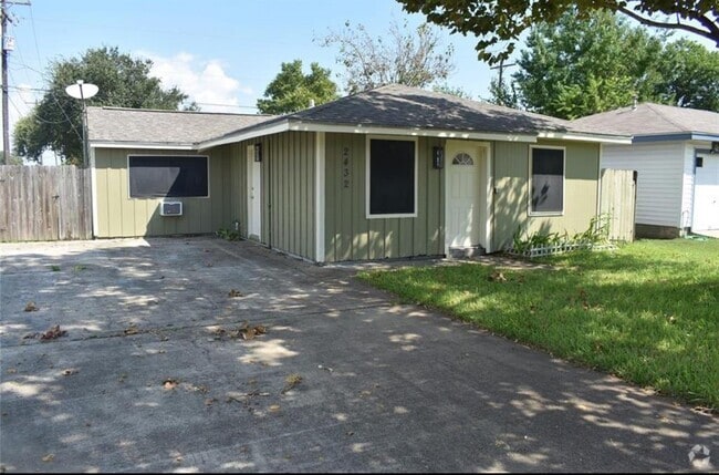 Building Photo - 2432 38th Ave N Rental
