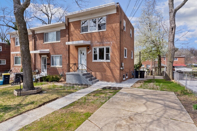 Building Photo - 5816 35th Pl Rental