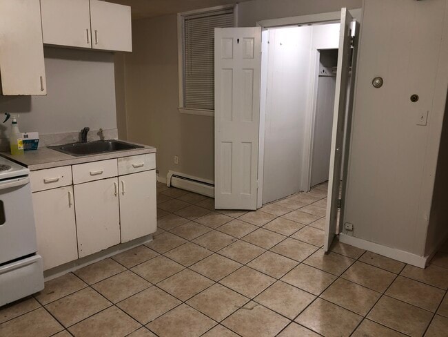 Building Photo - 14 Marion St Unit 1 Rental
