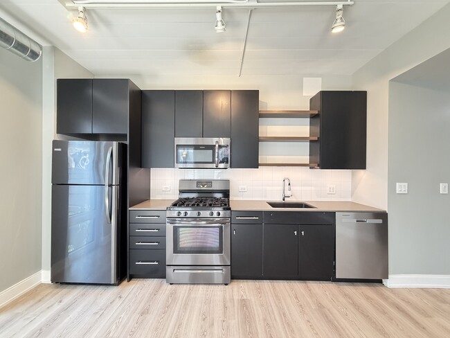 Photo - 941 W Belmont Ave Unidad 702
