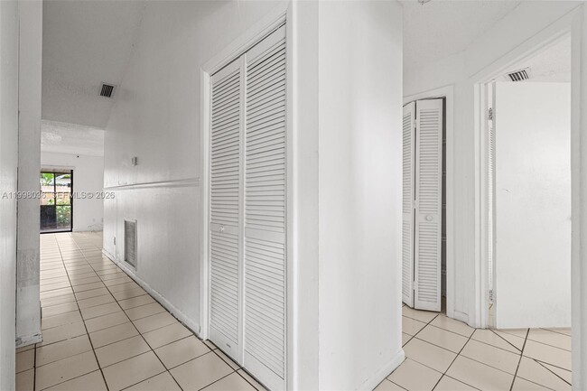 Photo - 6916 SW 37th St