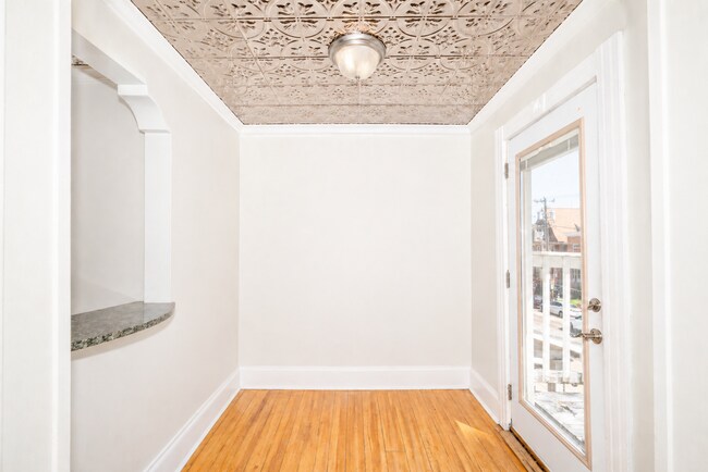 Photo - 114 E Johnson St Unit 2